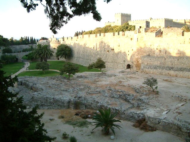 De muur van Rhodos Stad